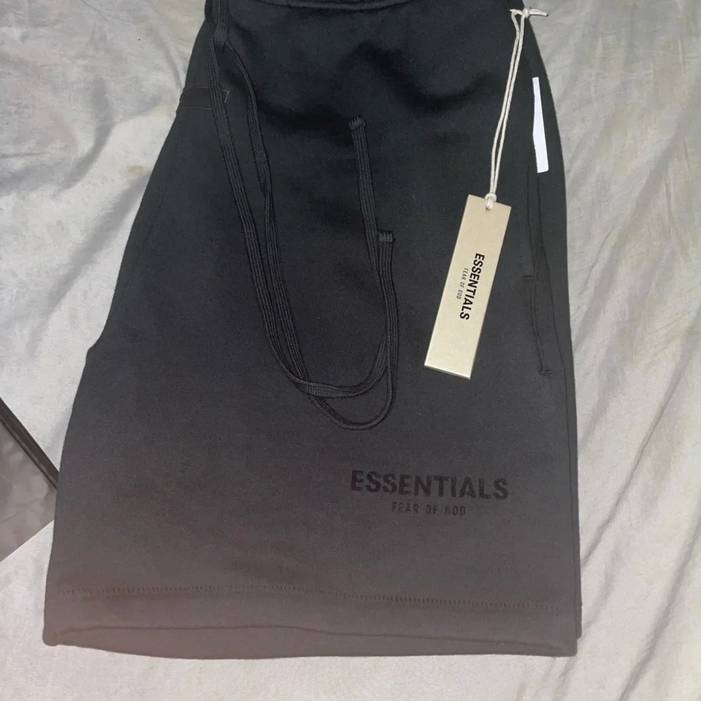 Essentials Men's - Picture 2 of 2